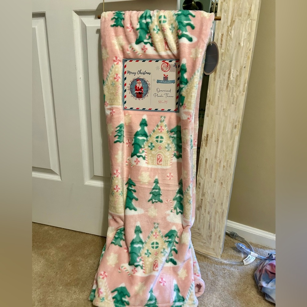 🎄Pink Christmas Throw with Gingerbread house and trees